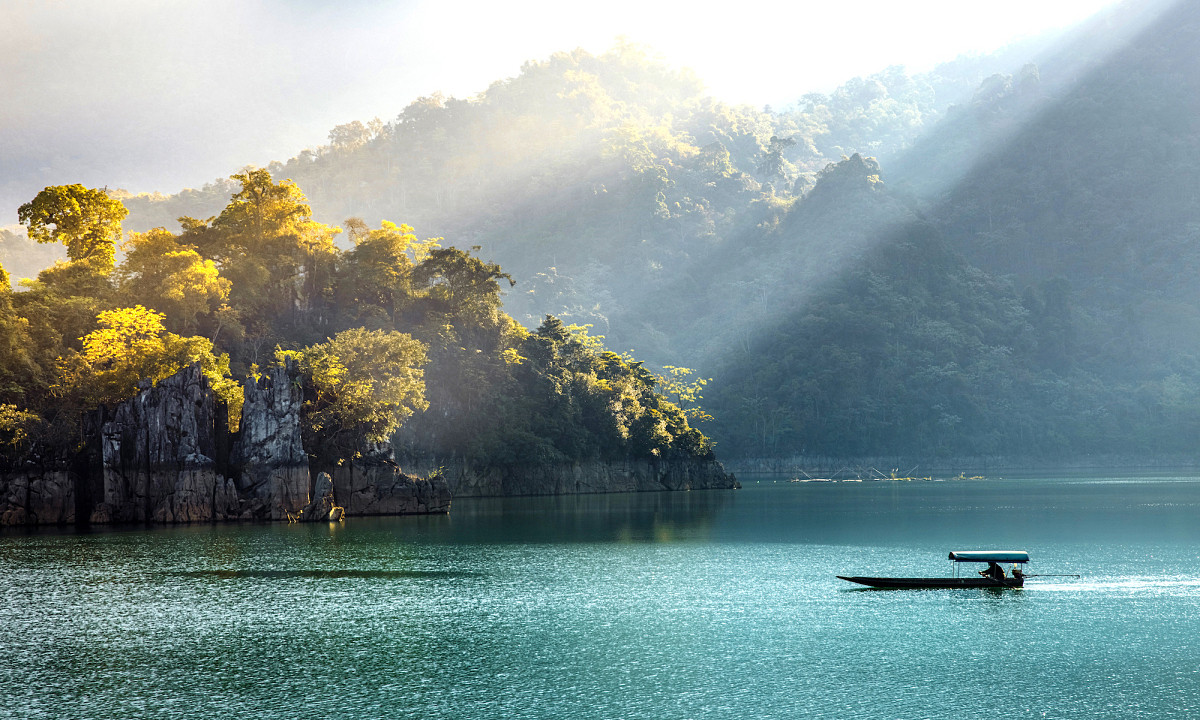 Du khách đến với Tuyên Quang sẽ bị ấn tượng vởi nét đẹp hoang sơ và hùng vĩ nơi đây