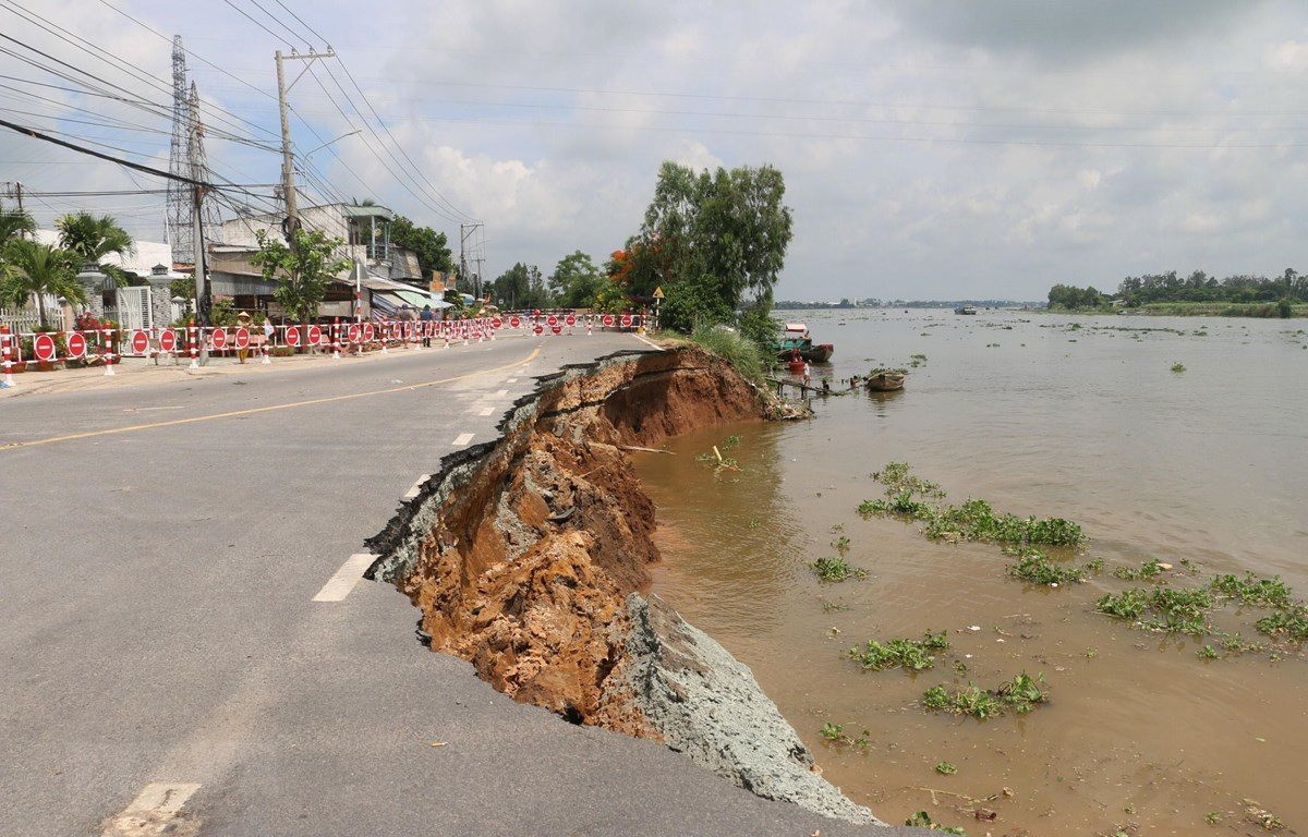 Sạt lở bờ sông ở An Giang